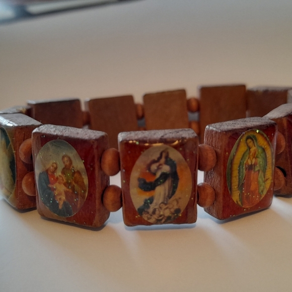 Wooden Braceket With Religious Images - Picture 6 of 7